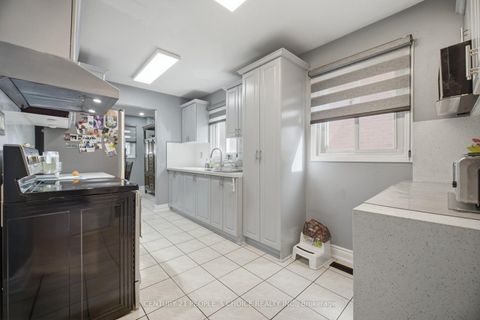 Photo 14 at 49 Cathy Jean Crescent, Jamestown, Toronto