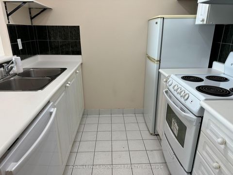Photo 5 at 1113 - 18 Lee Centre Drive, Woburn, Toronto