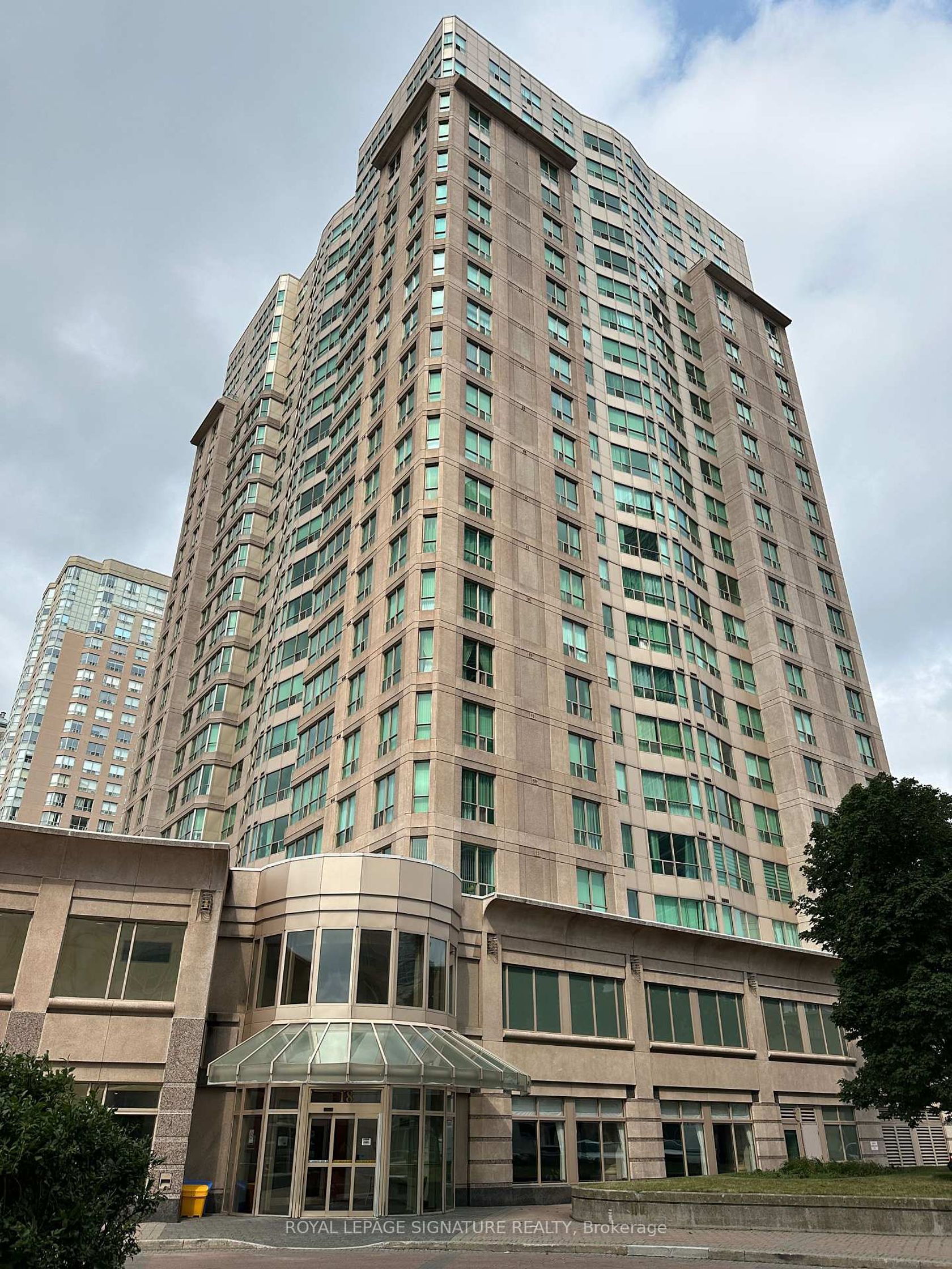 1113 - 18 Lee Centre Drive, Woburn, Toronto 