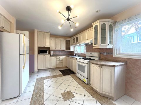Photo 5 at 28 Greyhound Drive, Steeles, Toronto