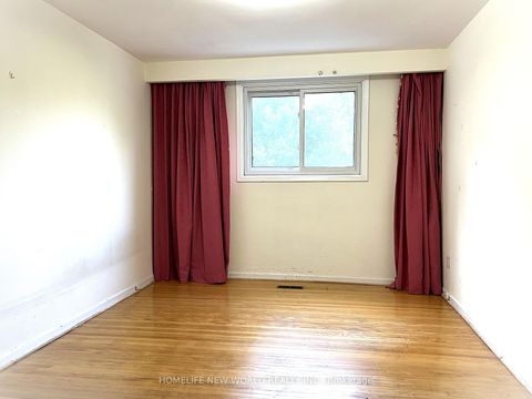 Photo 12 at 28 Greyhound Drive, Steeles, Toronto
