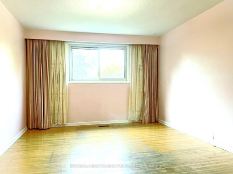 Photo 13 at 28 Greyhound Drive, Steeles, Toronto