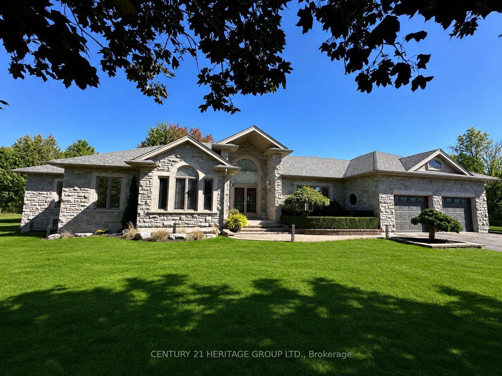 49 Shore Crescent, Historic Lakeshore Communities, Georgina photo number 2