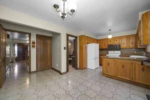 Photo 8 at 72 Chiswick Avenue, Amesbury, Toronto