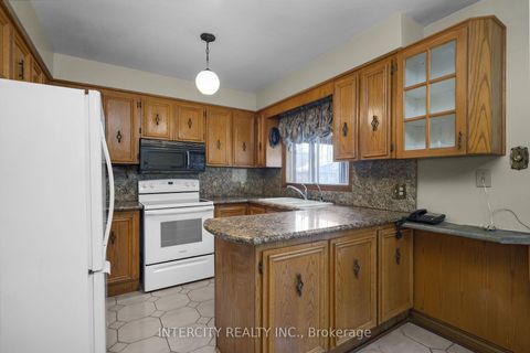 Photo 9 at 72 Chiswick Avenue, Amesbury, Toronto