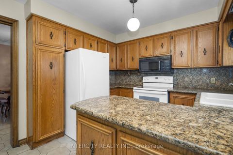 Photo 10 at 72 Chiswick Avenue, Amesbury, Toronto