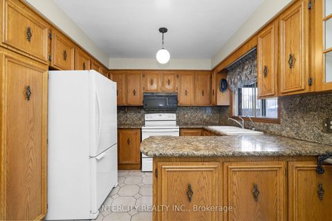 Photo 15 at 72 Chiswick Avenue, Amesbury, Toronto