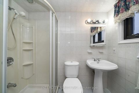 Photo 18 at 72 Chiswick Avenue, Amesbury, Toronto