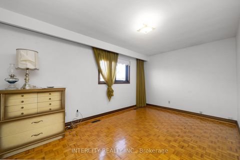 Photo 22 at 72 Chiswick Avenue, Amesbury, Toronto