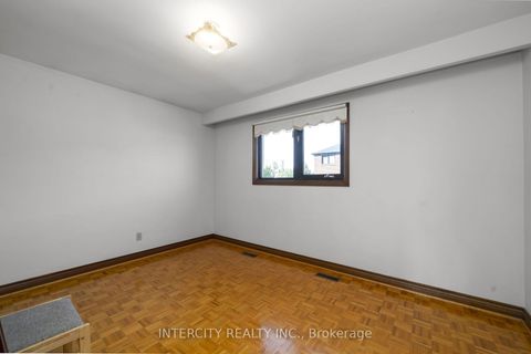 Photo 24 at 72 Chiswick Avenue, Amesbury, Toronto