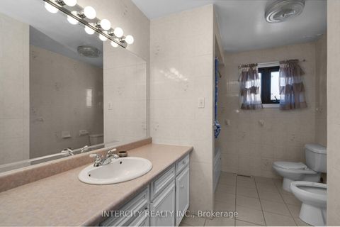 Photo 28 at 72 Chiswick Avenue, Amesbury, Toronto