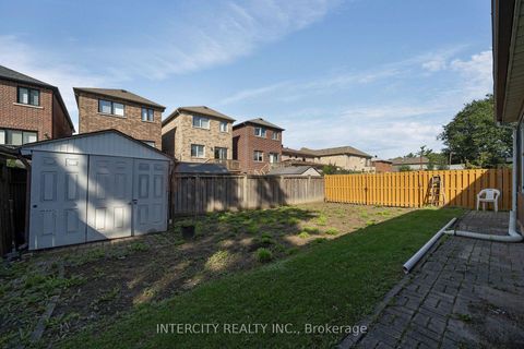 Photo 37 at 72 Chiswick Avenue, Amesbury, Toronto