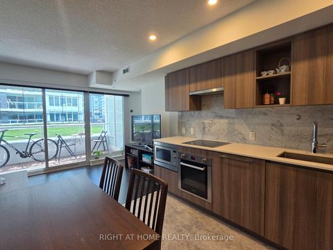 Photo 1 at 602 - 17 Bathurst Street, Waterfront Communities C1, Toronto