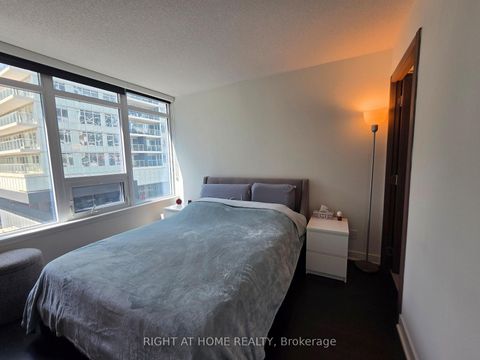 Photo 4 at 602 - 17 Bathurst Street, Waterfront Communities C1, Toronto