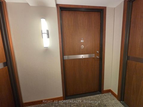 Photo 11 at 602 - 17 Bathurst Street, Waterfront Communities C1, Toronto