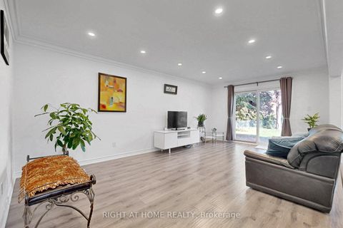 Photo 2 at 77 PEBBLEHILL Square, Agincourt North, Toronto