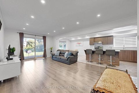 Photo 3 at 77 PEBBLEHILL Square, Agincourt North, Toronto