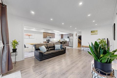 Photo 4 at 77 PEBBLEHILL Square, Agincourt North, Toronto