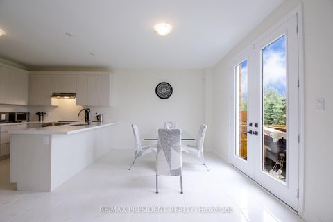 Photo 18 at 4 Cypress Point Street, Ardagh, Barrie