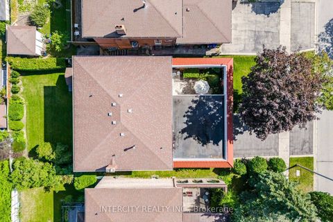 Photo 2 at 146 Jules Avenue, East Woodbridge, Vaughan