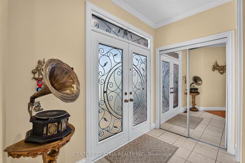 Photo 5 at 106 Wood Rim Drive, Oak Ridges Lake Wilcox, Richmond Hill