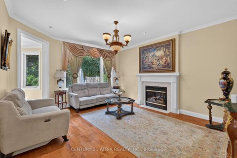 Photo 10 at 106 Wood Rim Drive, Oak Ridges Lake Wilcox, Richmond Hill