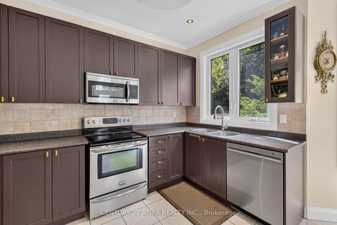 Photo 15 at 106 Wood Rim Drive, Oak Ridges Lake Wilcox, Richmond Hill