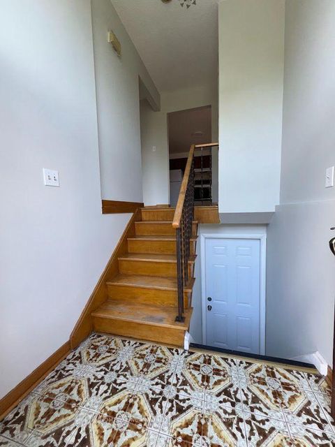 Photo 2 at 6 Privet Road, CFB, Toronto