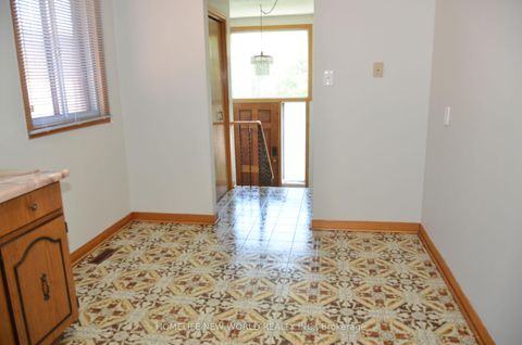 Photo 4 at 6 Privet Road, CFB, Toronto