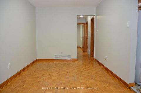 Photo 7 at 6 Privet Road, CFB, Toronto