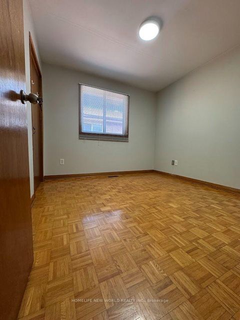 Photo 12 at 6 Privet Road, CFB, Toronto