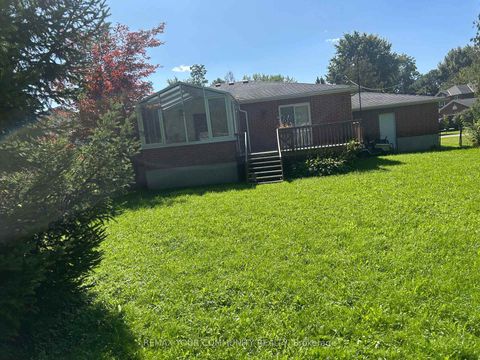 Photo 2 at 4 Bay Court, Keswick North, Georgina