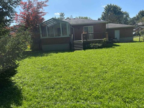 Photo 3 at 4 Bay Court, Keswick North, Georgina