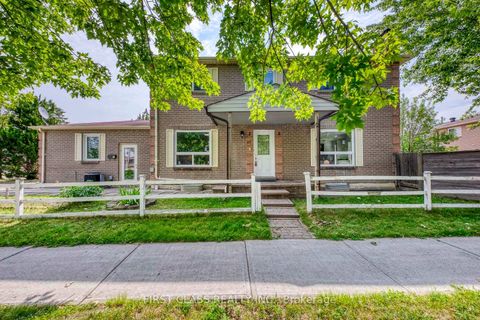 Photo 1 at 27 Alton Towers Circle, Milliken, Toronto