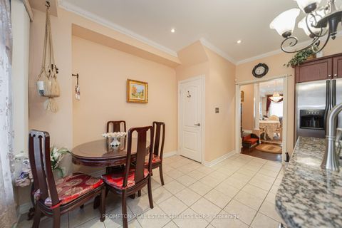 Photo 2 at 25 Routliffe Lane, Newtonbrook West, Toronto