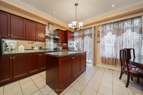 Photo 3 at 25 Routliffe Lane, Newtonbrook West, Toronto