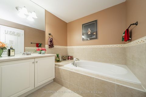 Photo 14 at 25 Routliffe Lane, Newtonbrook West, Toronto