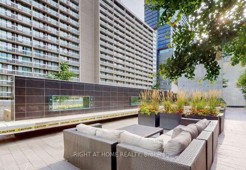 Photo 8 at 2213 - 386 Yonge Street, Bay Street Corridor, Toronto