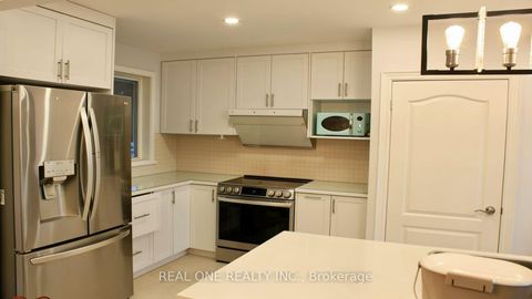 Photo 2 at 69 Stanwell Drive, Bendale, Toronto