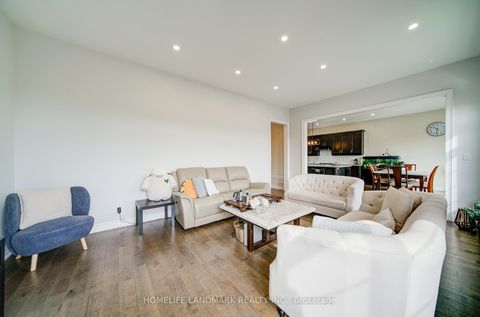 Photo 18 at 43 Mike Boshevski Court, Bayview Northeast, Aurora