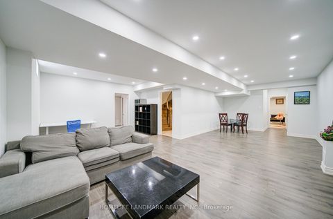 Photo 44 at 43 Mike Boshevski Court, Bayview Northeast, Aurora