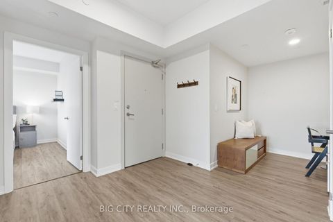 Photo 4 at 1006 - 1 Cardiff Road, Mount Pleasant East, Toronto