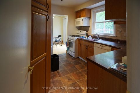 Photo 3 at 172 Colborne Avenue, Harding, Richmond Hill