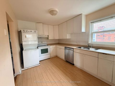 Photo 3 at 14 Lombardy Crescent, Kennedy Park, Toronto
