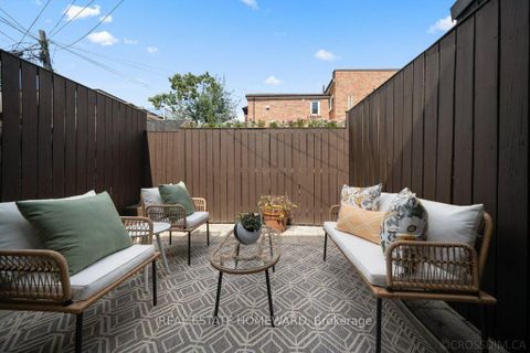Photo 17 at 58 Foxley Street, Bellwoods, Toronto