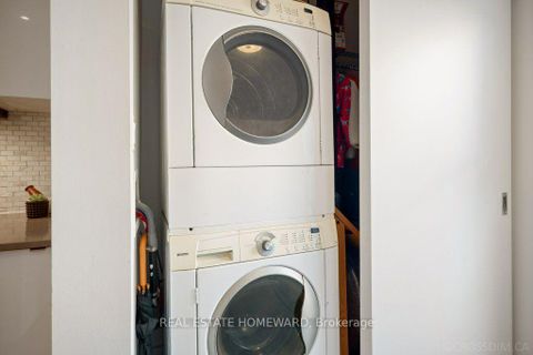 Photo 23 at 58 Foxley Street, Bellwoods, Toronto