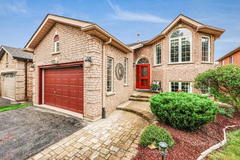 Photo 1 at 22 Logan Court, Holly, Barrie