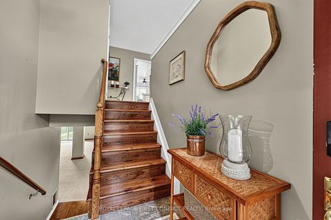 Photo 2 at 22 Logan Court, Holly, Barrie