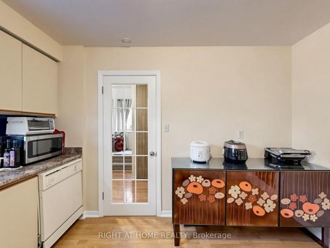 Photo 19 at 131 Castle Rock Drive, North Richvale, Richmond Hill