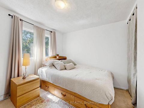 Photo 22 at 131 Castle Rock Drive, North Richvale, Richmond Hill
